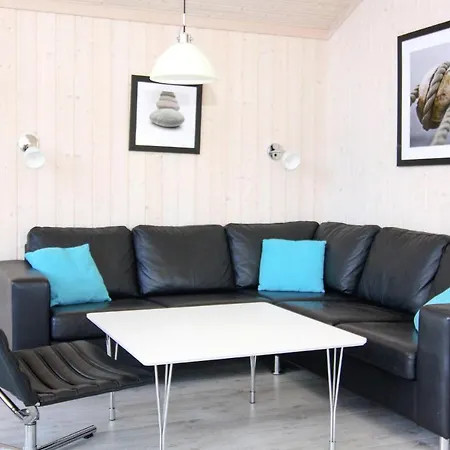 Holiday House,